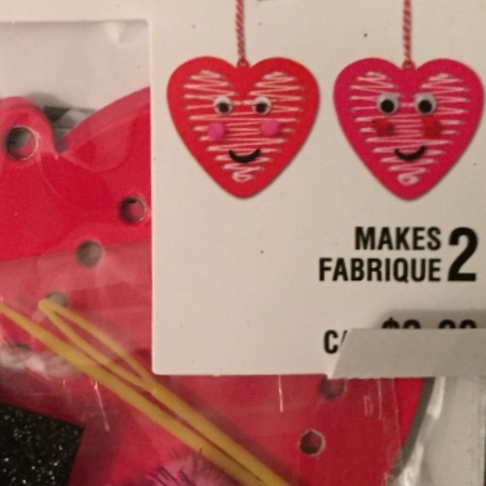 NIP Valentine’s Day Lacing Craft Kit Heart Love